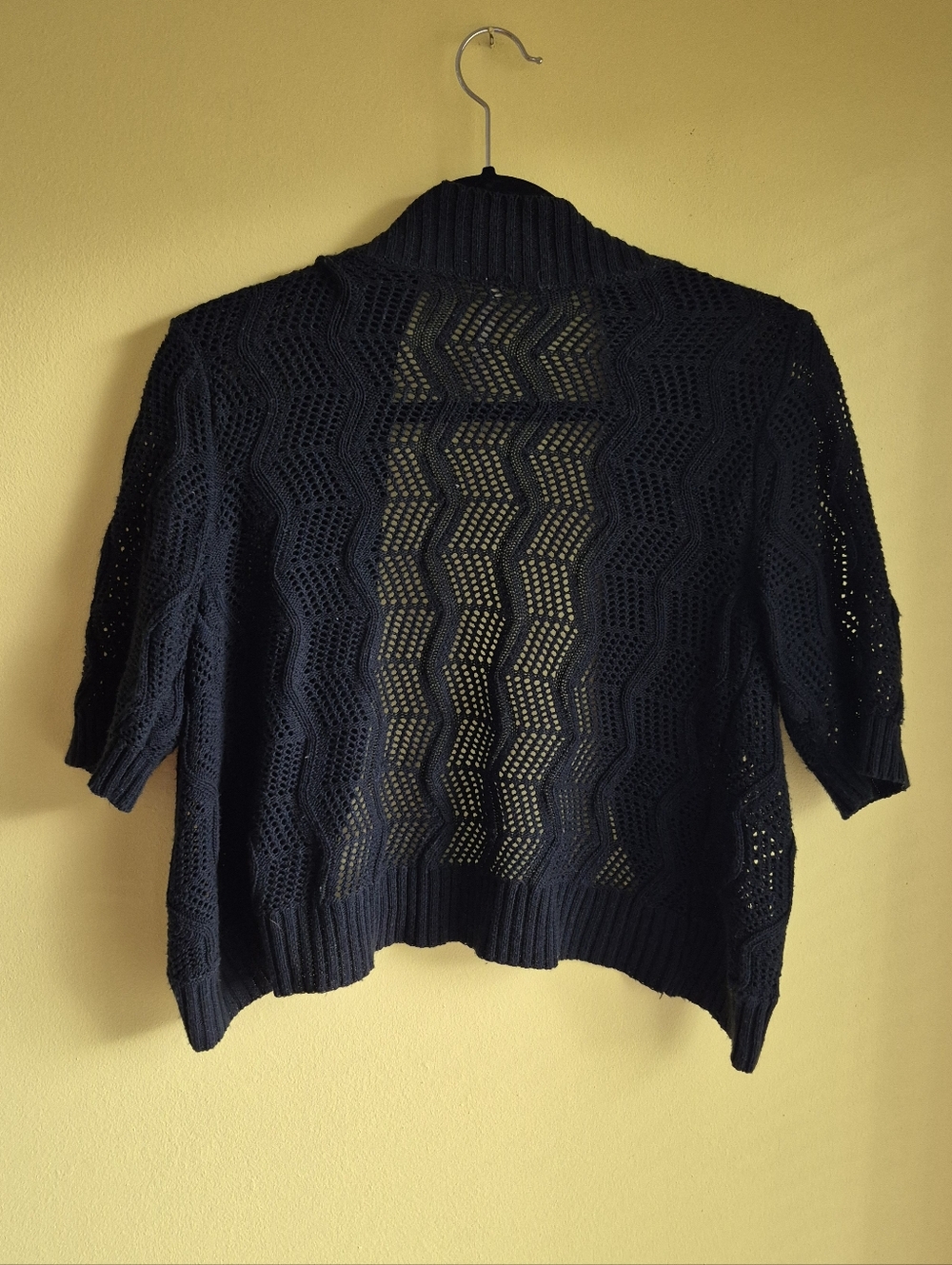 Leo & Nicole Black Crochet Shrug Medium - Picture 3 of 3